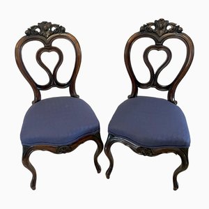 Antike viktorianische Beistellstühle aus geschnitztem Nussholz, 2er Set