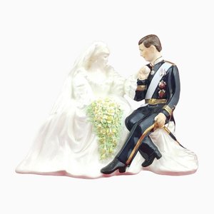 Figurina CP 1084 Wedding of Prince of Wales & Lady Diana Spencer in ceramica di Coalport