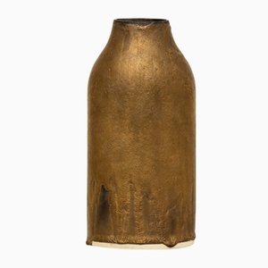 Kleine goldene Vase von Claudia Cauville