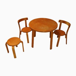 Tavolo, sgabello e sedie da bambino Mid-Century moderni in faggio di Alvar Aalto, set di 4
