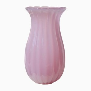 Große Vintage Vase aus geripptem Muranoglas in Rosa