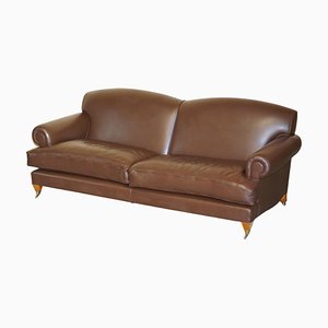Großes modernes Sofa in Braun mit Messing Rollen im Stil von Howard & amp; Sons
