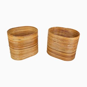 Maceteros o jarrones Mid-Century ovalados de ratán y bambú, años 60. Juego de 2