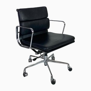 Black Leather Soft Chair by Eero Saarinen