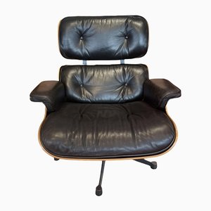 Sedia in palissandro e pelle di Charles & Ray Eames per Herman Miller