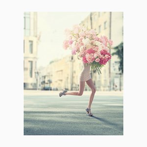 Vizerskaya, Femmes Coureuses avec Bouquet de Fleurs Géant, Papier Photographique