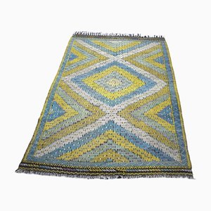 Alfombra Kilim turquesa y amarilla con diseño geométrico