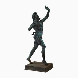 Antike tanzende Rehskulptur aus Bronze