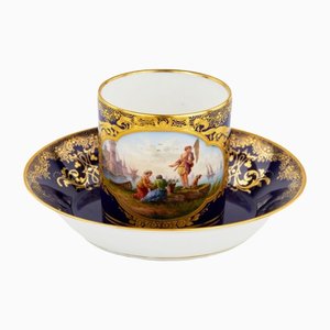 Taza de porcelana pintada del siglo XIX con platillo de Meissen