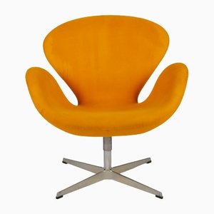 Gelber Modell 3320 Swan Chair von Arne Jacobsen für Fritz Hansen