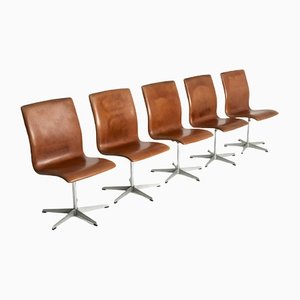 Sillas giratorias Oxford de cuero marrón de Arne Jacobsen, Denmark, 1965. Juego de 5