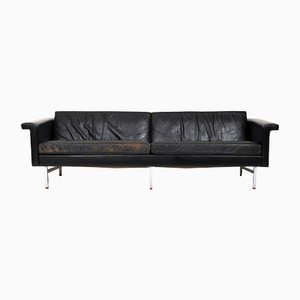Großes dänisches Sofa aus Leder mit verchromten Beinen und Teakenden