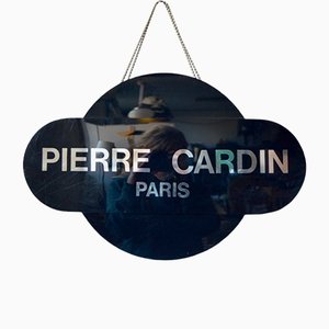 Insegna di un marchio di moda di Pierre Cardin