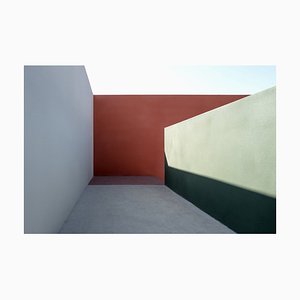 Zhihao, Couloir Composé de Murs en Béton Coloré, avec Effet Soleil, Photographie