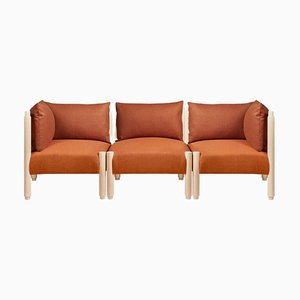 Natural und Orange Stand by Me Sofa mit Kissen von Storängen Design