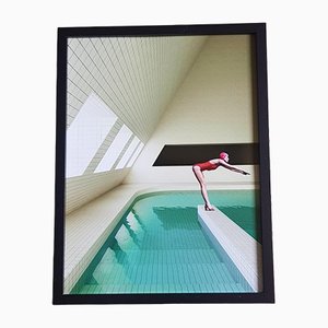 Mr Strange, The Hotel Pool, 2021, Giclée-Druck, Gerahmt