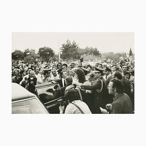 Jackie Kennedy mit Menschenmenge, 1970er, Schwarz-Weiß-Fotografie