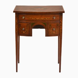 Tavolino edoardiano Sheraton Revival in legno verniciato