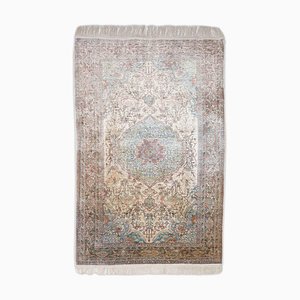 Beigefarbener floraler Kayseri Teppich aus Seide