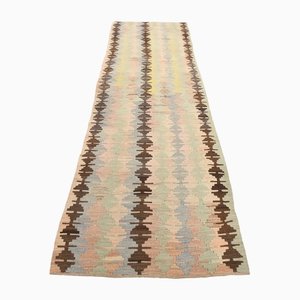 Alfombra de pasillo Kilim vintage de lana, años 1966