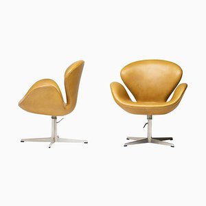 Leather Swan Chair by Arne Jacobsen, 1971