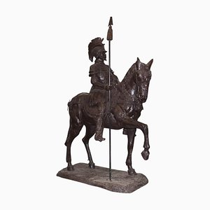 Estatua de tamaño real de un gladiador romano a caballo