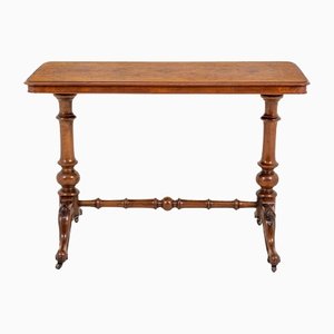 Antiker viktorianischer Tisch aus Nussholz, 1860er