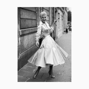 John Chillingworth, Cocktailkleid, 1954, Fotopapier