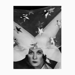Sasha / Hulton, sombrero de dos cuernos, 1929, papel fotográfico