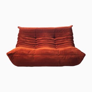 Sofá de dos plazas Togo de pana en ámbar de Michel Ducaroy para Ligne Roset