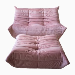 Set di pouf Togo in velluto rosa perlato e divano a due posti di Michel Ducaroy per Ligne Roset