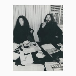 Fotografia in bianco e nero di John Lennon e Yoko Ono, anni '70