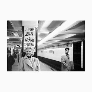 Ed Feingersh / Michael Ochs Archiv, Marilyn in Grand Central Station, 1955, Schwarz-Weiß-Fotografie