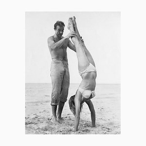 Hulton Archiv / Getty Images, 007 Catches Ursula, 1962, Schwarz-Weiß-Fotografie