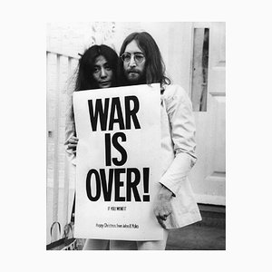 Frank Barrett / Keystone / Hulton Archiv, War Is Over, 1969, Schwarz-Weiß-Fotografie