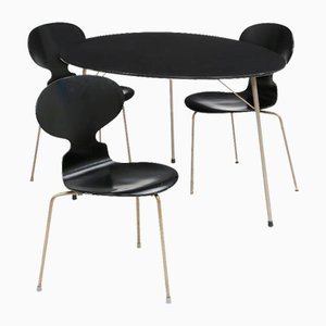 Mid-Century Danish Egg Table and Ant Chair Set by Arne Jacobsen for Fritz Hansen, Set of 4
