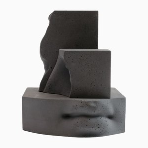 Hermes Skulptur aus schwarzem Beton