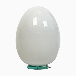 Lámpara de pie Egg italiana de vidrio lechoso, años 80