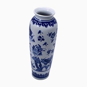 Jarrón de porcelana azul y blanca, siglo XX