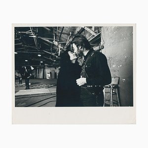 Annie Leibovitz pour Rolling Stone, Lennon & Ono: The Kiss, 1971, Photographie Noir & Blanc