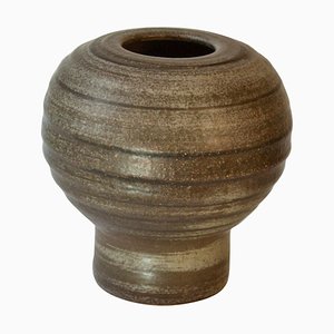 Vaso scultoreo in ceramica con toni naturali