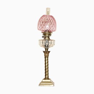 Lámpara de aceite victoriana de vidrio rubí con base de pilar corintio en espiral