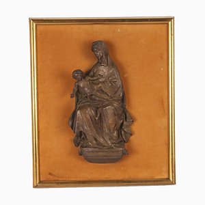 Virgen con el niño de bronce