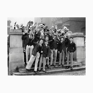 Imagno/Getty Images, Gli studenti della scuola di Harrow stanno tornando, 1929, Fotografia