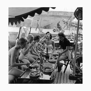 Lunch Time by Bert Hardy/Getty Images 1955, Silver Gelatin Print