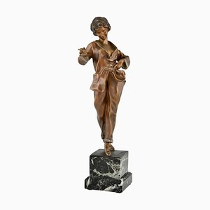 P. Fattorini, Femme Fumeuse Art Déco en Pyjama, Bronze