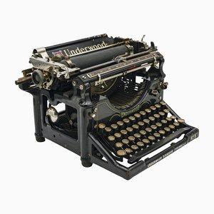 Máquina de escribir modelo 5 estadounidense antigua de Underwood, 1915