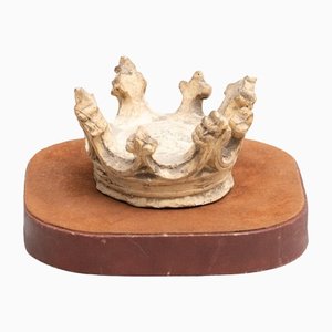 Escultura de corona de yeso, años 50