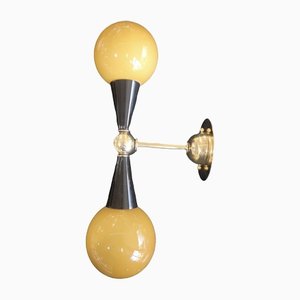 Mid-Century Wandlampe aus Kunstglas & Messing in Goldgelb & Schwarz, 1950er