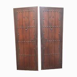 Puertas españolas antiguas de madera. Juego de 2